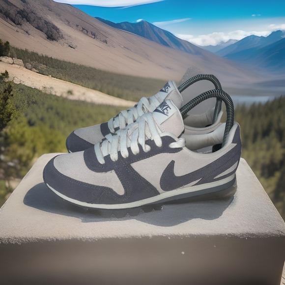 Nike Athletic Shoes Women's Size 7.5 Model  536699-100 Casual Clean Suede Shoe - Picture 1 of 16